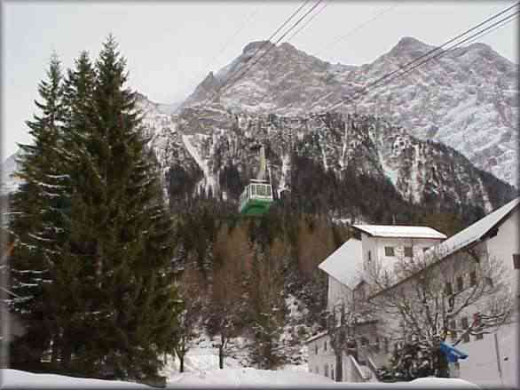 Paysages alpins et activités de plein air au Tyrol autrichien : ski, randonnée, lacs